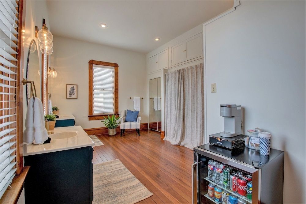 The Baker Magnolia Suite 6