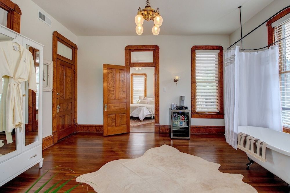 The Baker Argenta Suite 7