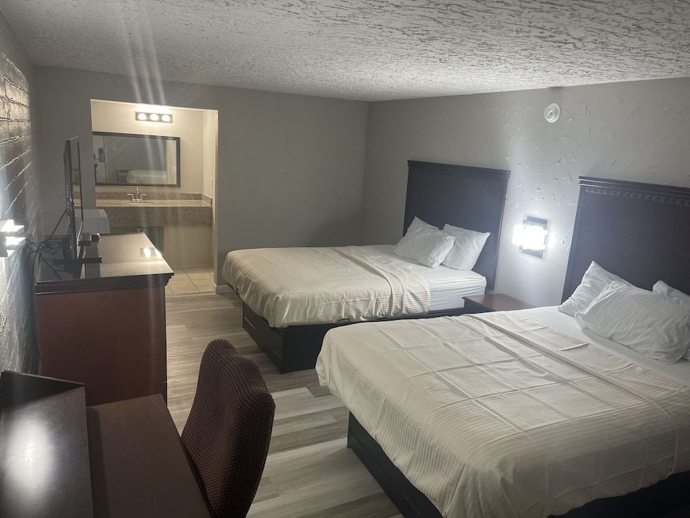 Standard Room, 2 Queen Beds, Non Smoking, Jetted Tub