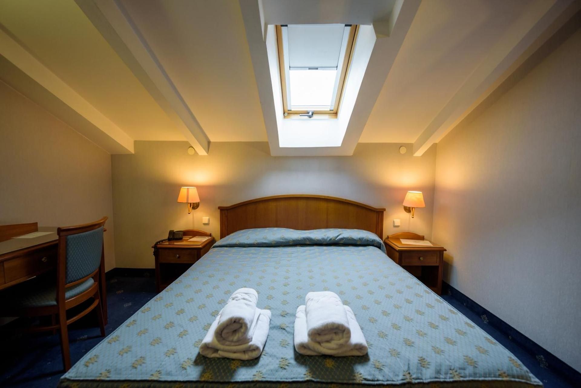 Double or Twin Room - Attic