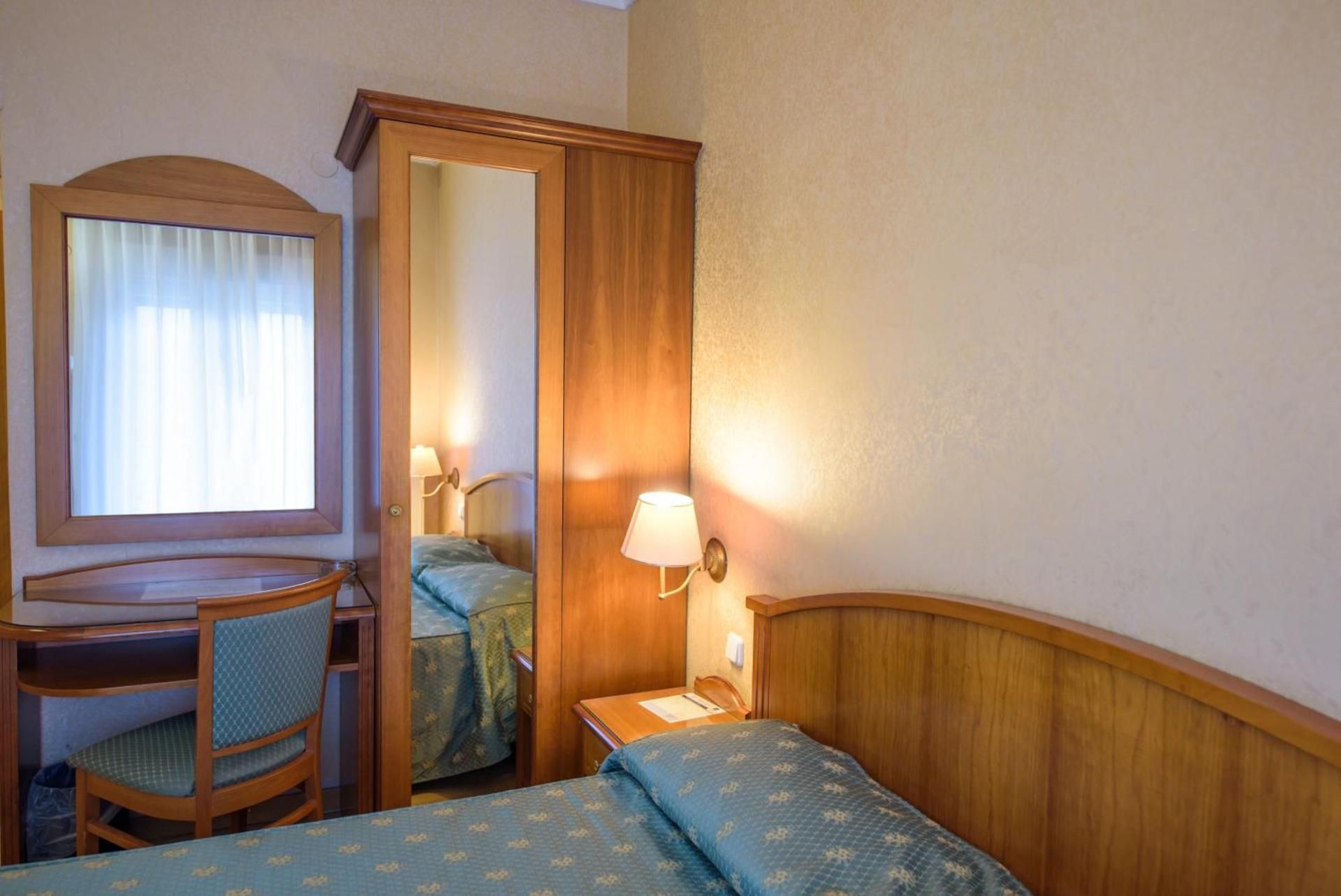 Double or Twin Room with Lake View