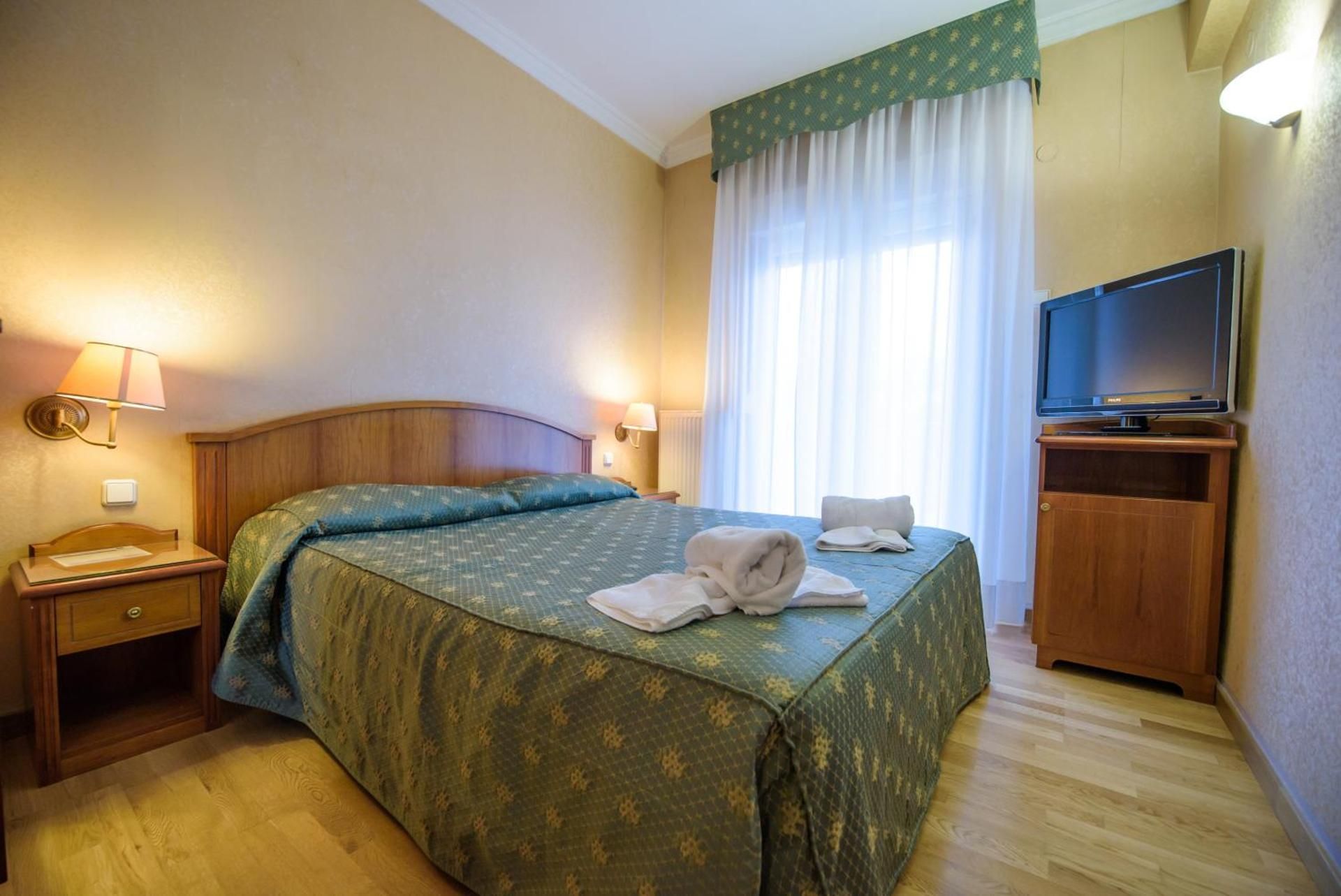 Double or Twin Room with Lake View