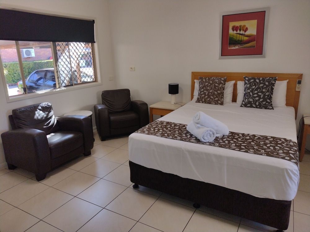 Cascade Motel In Townsville Executive Queen with Kitchenette 2