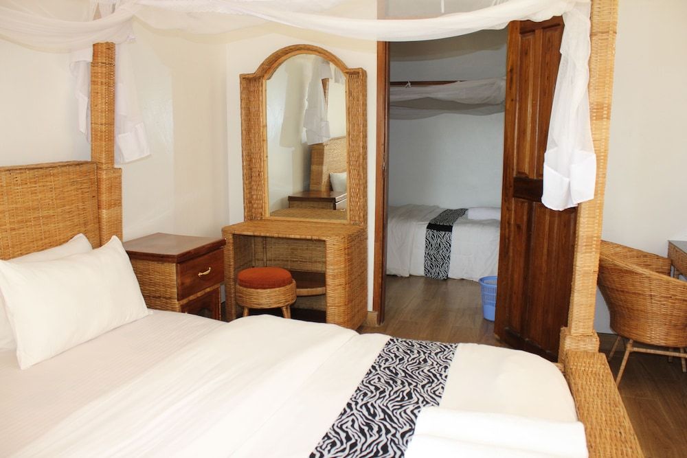 Villa Dahl Family Suite, Multiple Beds, Balcony, Partial Ocean View 4