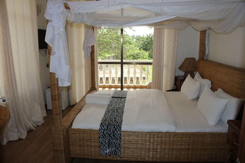 Villa Dahl Family Suite, Multiple Beds, Balcony, Partial Ocean View 2