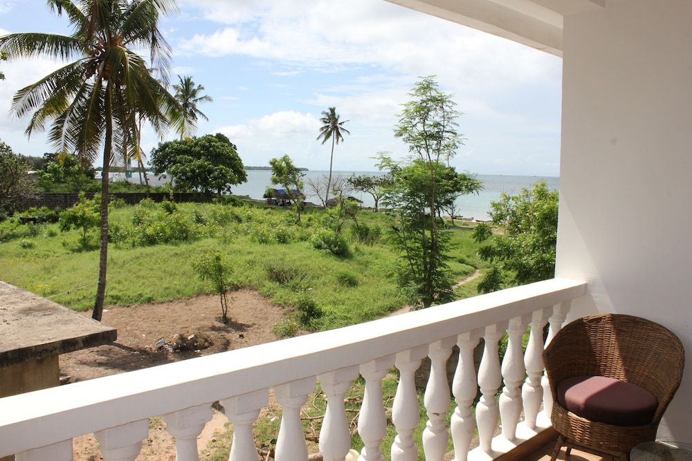 Villa Dahl Family Suite, Multiple Beds, Balcony, Partial Ocean View 6