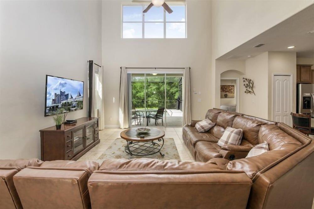 undefined Contemporary 5 Bed 5 Bath Single Family With Upgrades 9