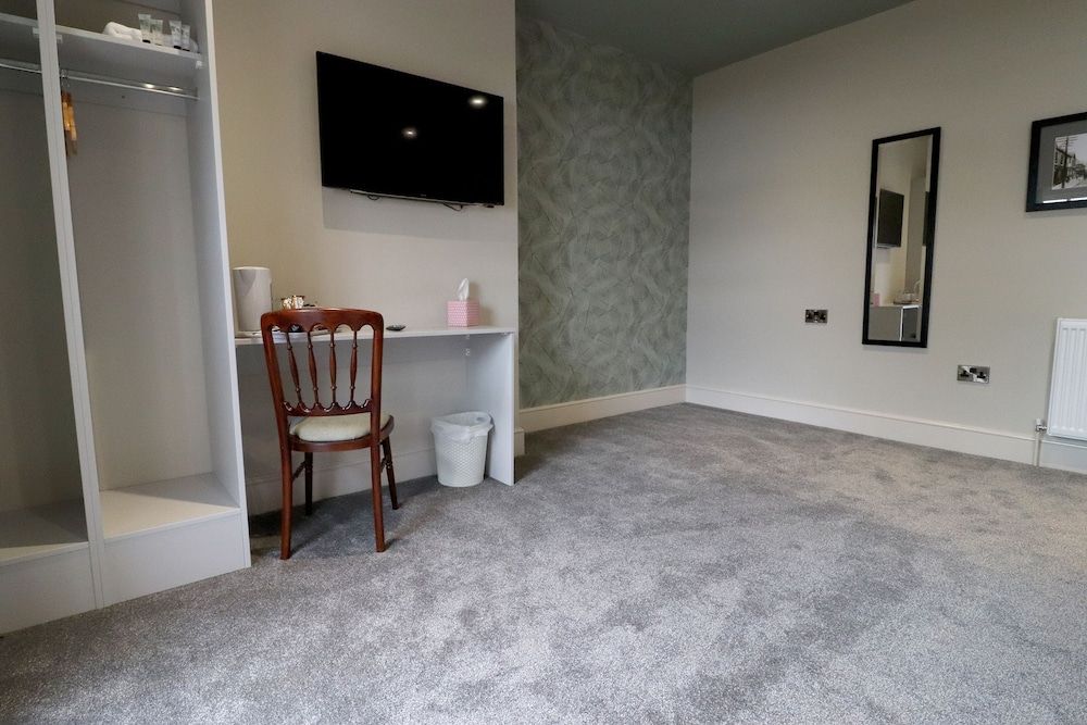 The Bridge Hotel Deluxe Family Room 5