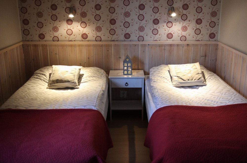 Isokenkäisten Klubi, Wilderness lodge Twin Room 2