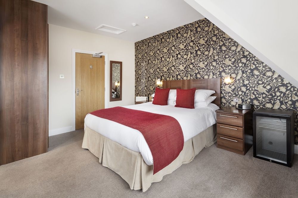 Hawksmoor Guest House Queen Room (Room 4 Second Floor)