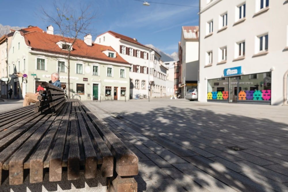 undefined Urban Inn 6