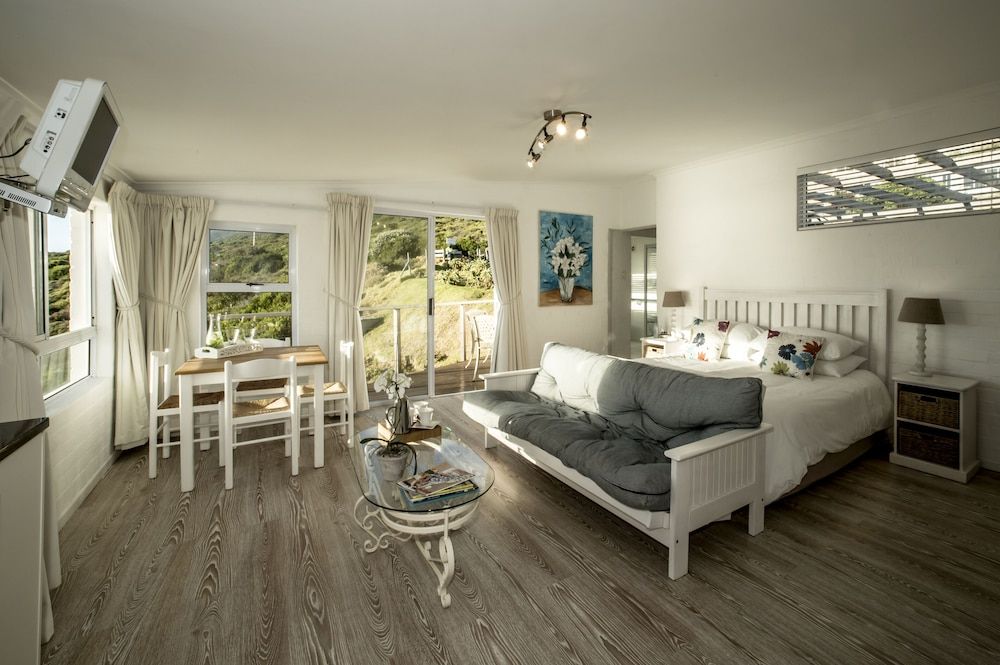 Rocklands Bed and Breakfast Studio (Dolphin) 3