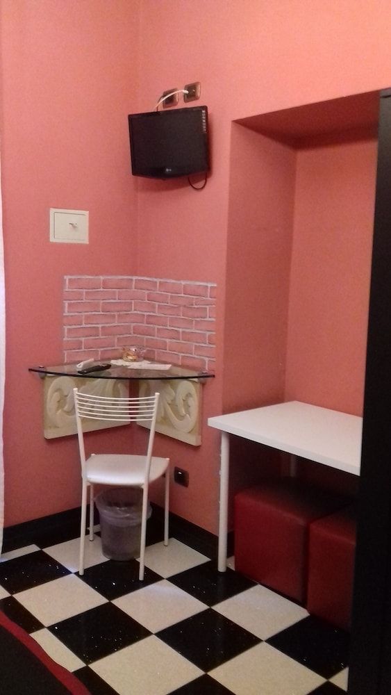 Cardinal Inn Deluxe Double Room 3