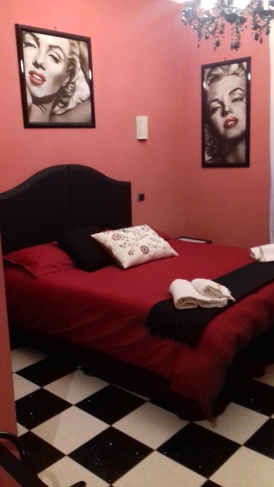 Cardinal Inn Deluxe Double Room 2