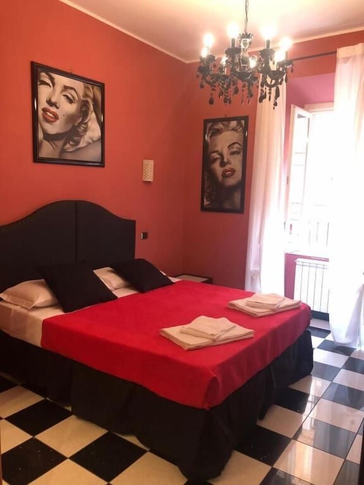 Cardinal Inn Deluxe Double Room 4