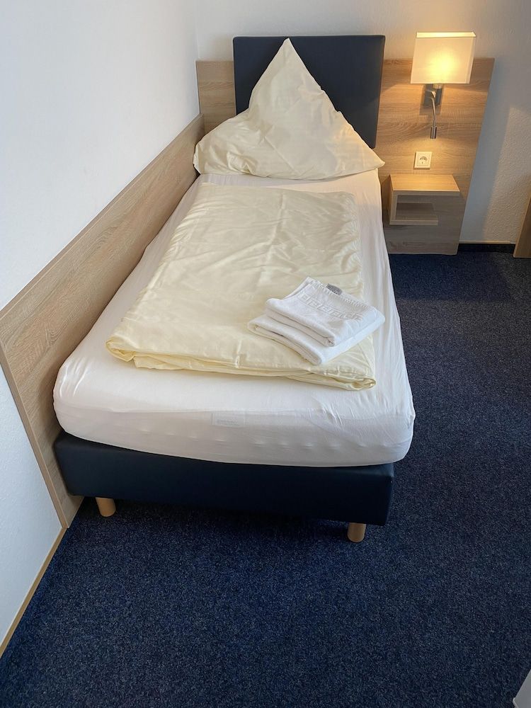 Motel Herbold Triple Room, Private Bathroom, Courtyard View 6