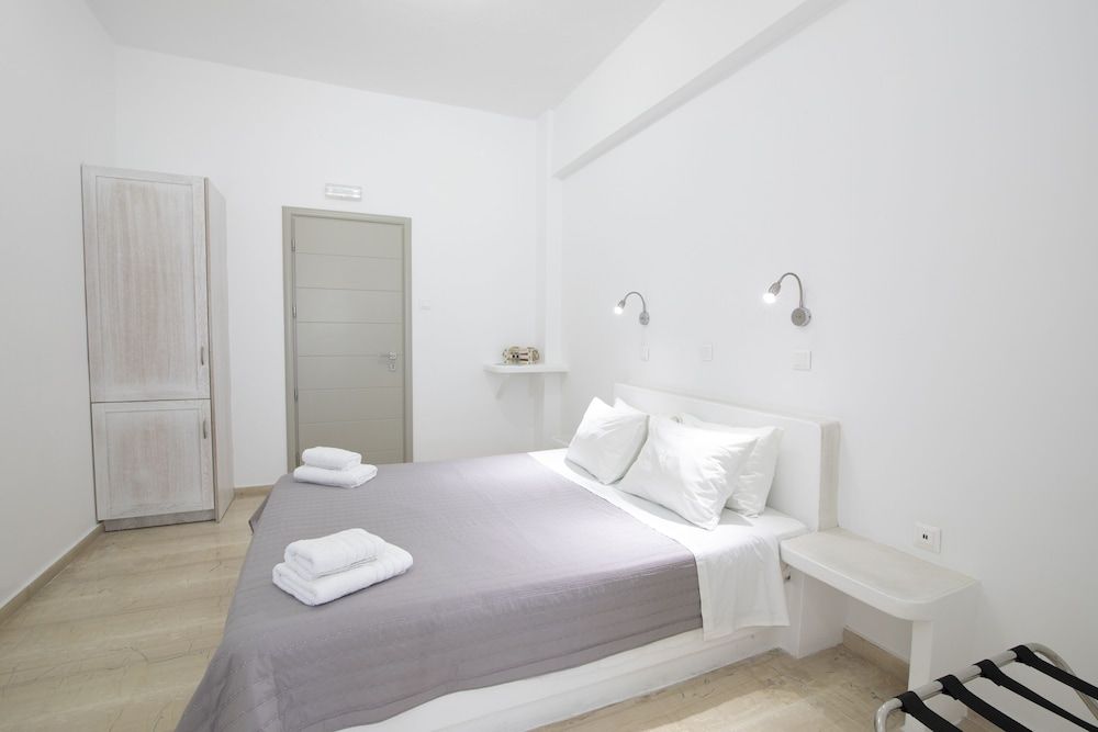 Eva's House Double Room, Non Smoking 12