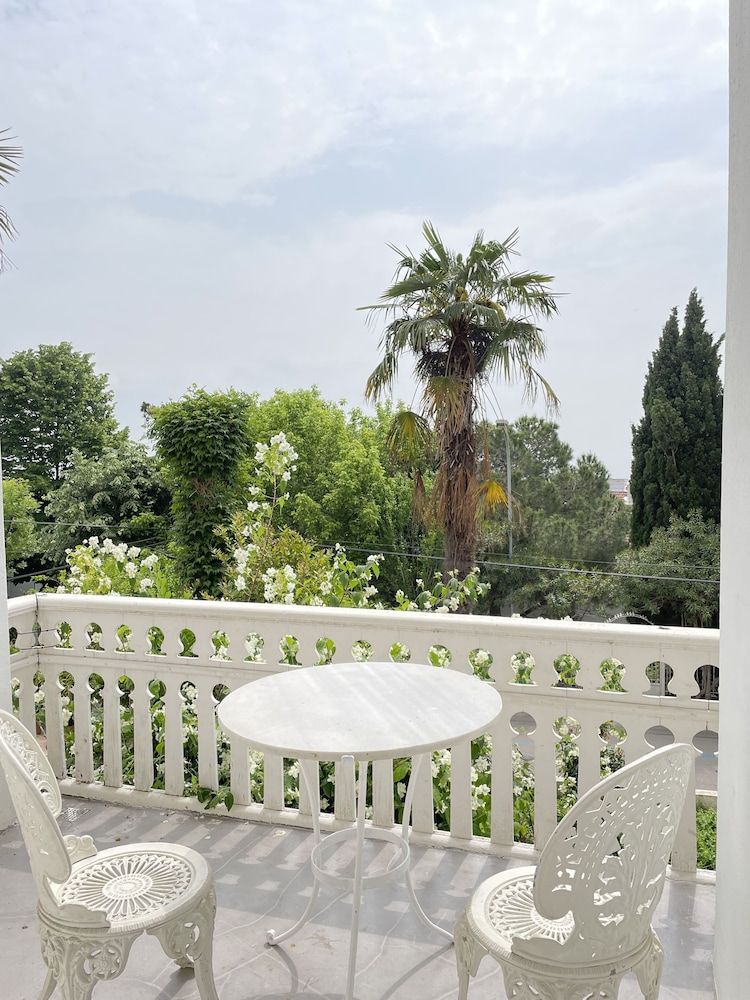 Ikigai Hotel Villa Rifat Kismi Manzarali Balkonlu Oda 8