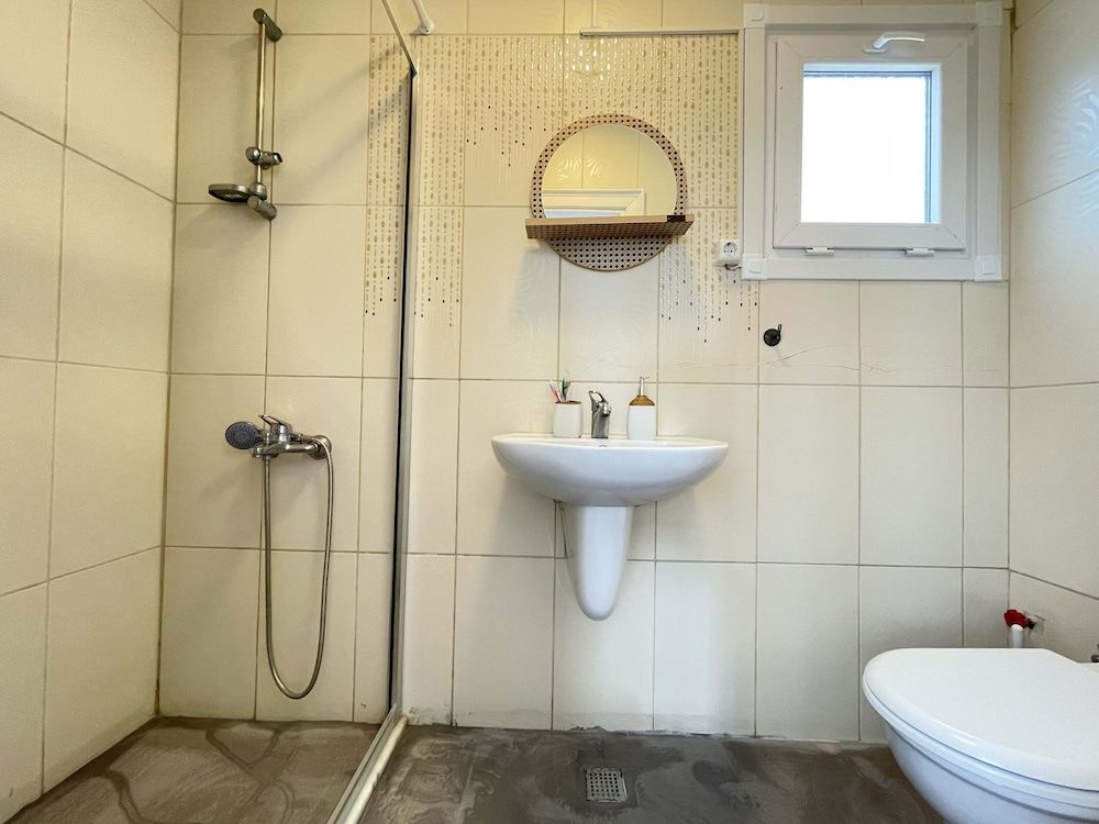 Ikigai Hotel Villa Rifat Deluxe Triple Room, 1 Bedroom, Non Smoking 7