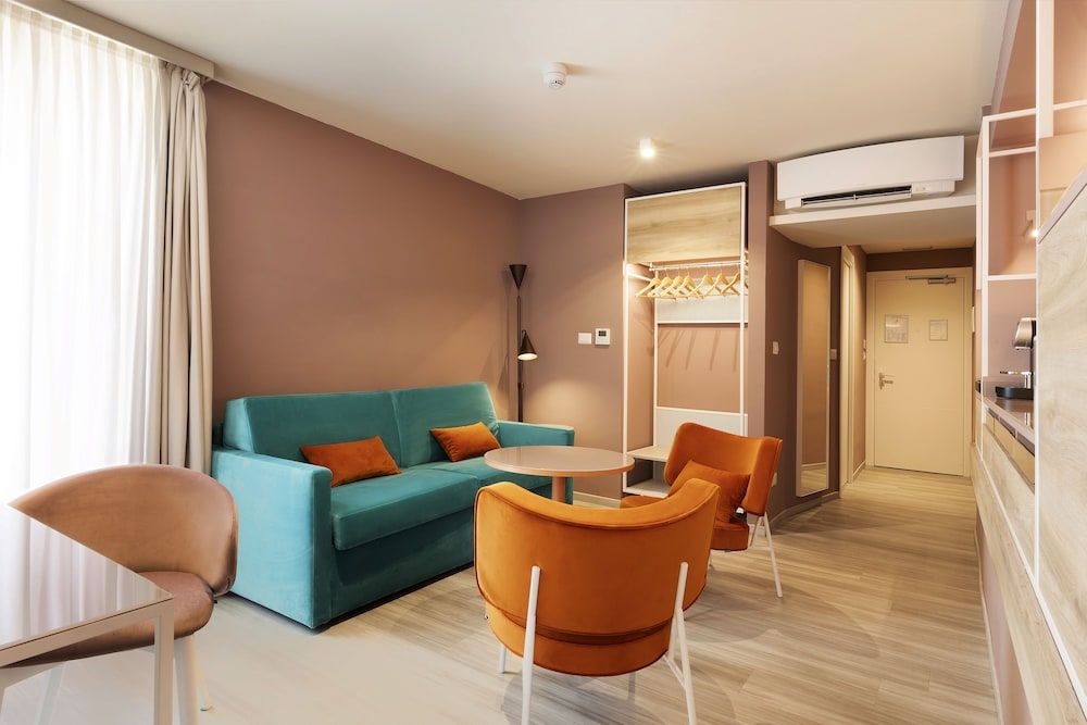 undefined Adesso Hotel 7