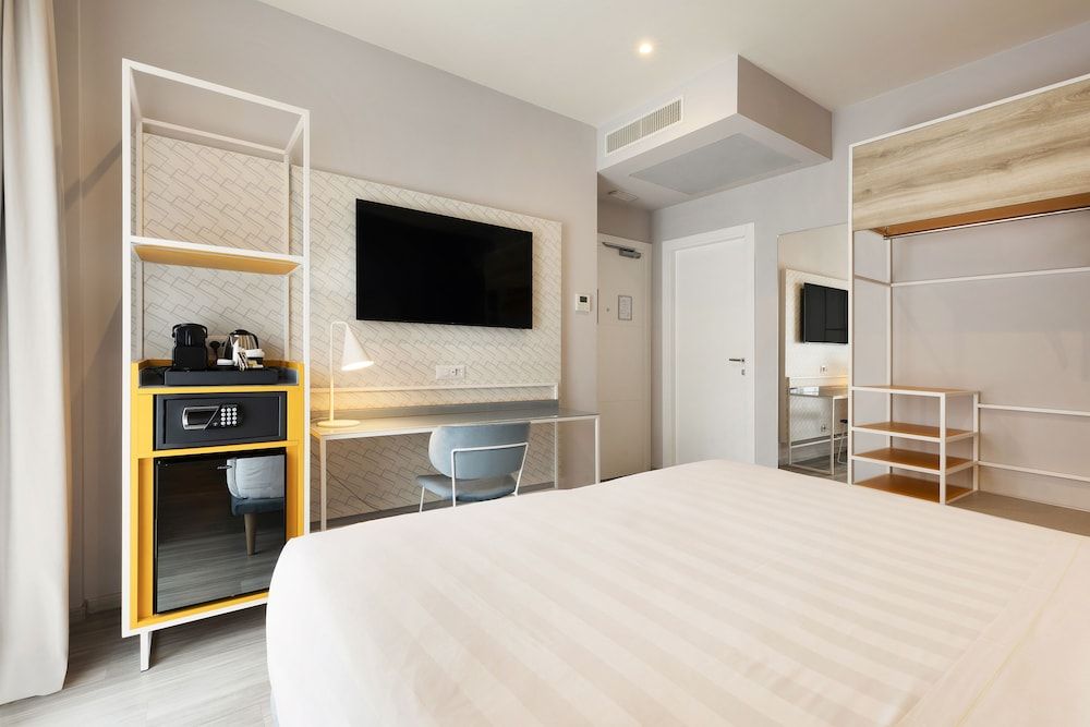 undefined Adesso Hotel 5