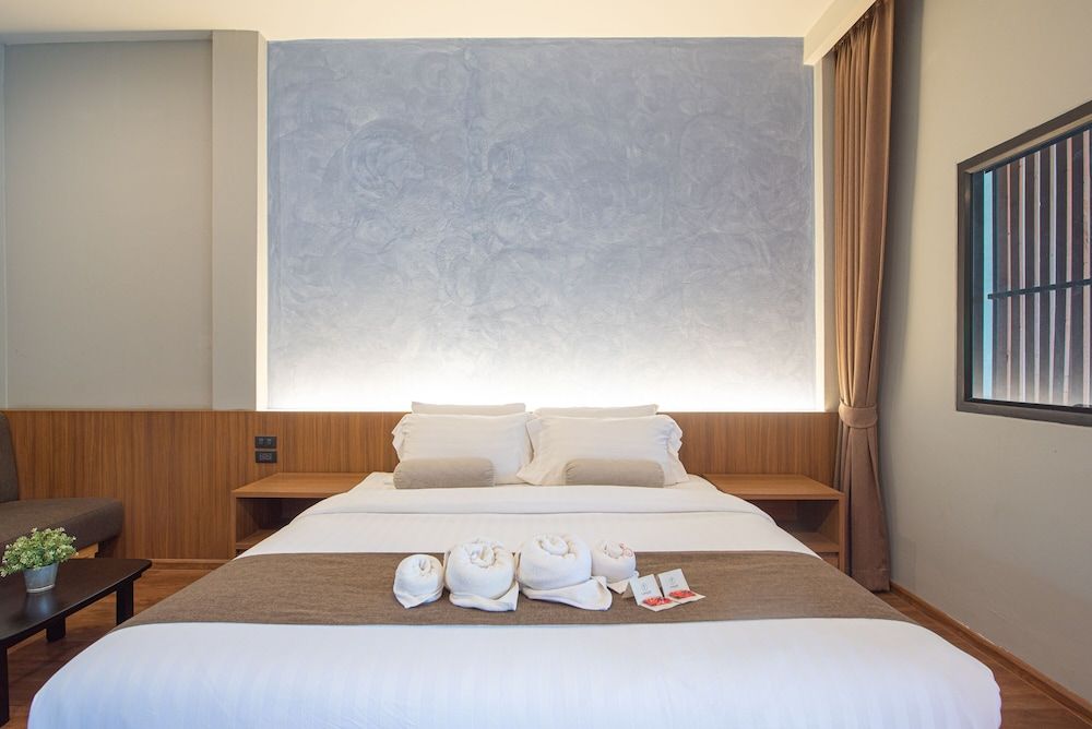 Tarnsiri Boutique Resort Suite, 1 Double Bed, Garden View 4