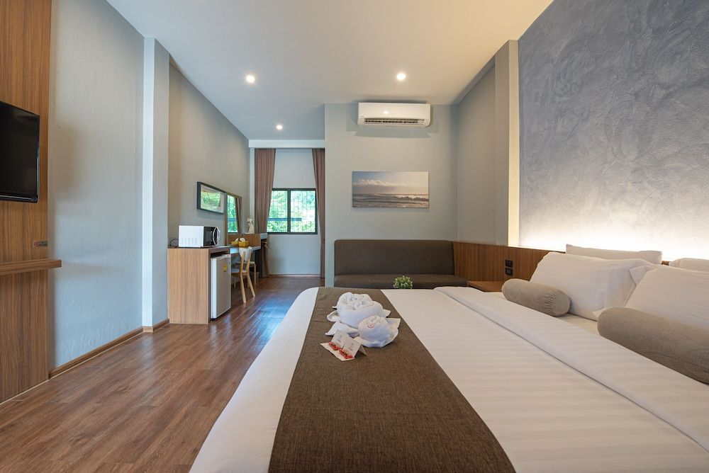 Tarnsiri Boutique Resort Suite, 1 Double Bed, Garden View 3