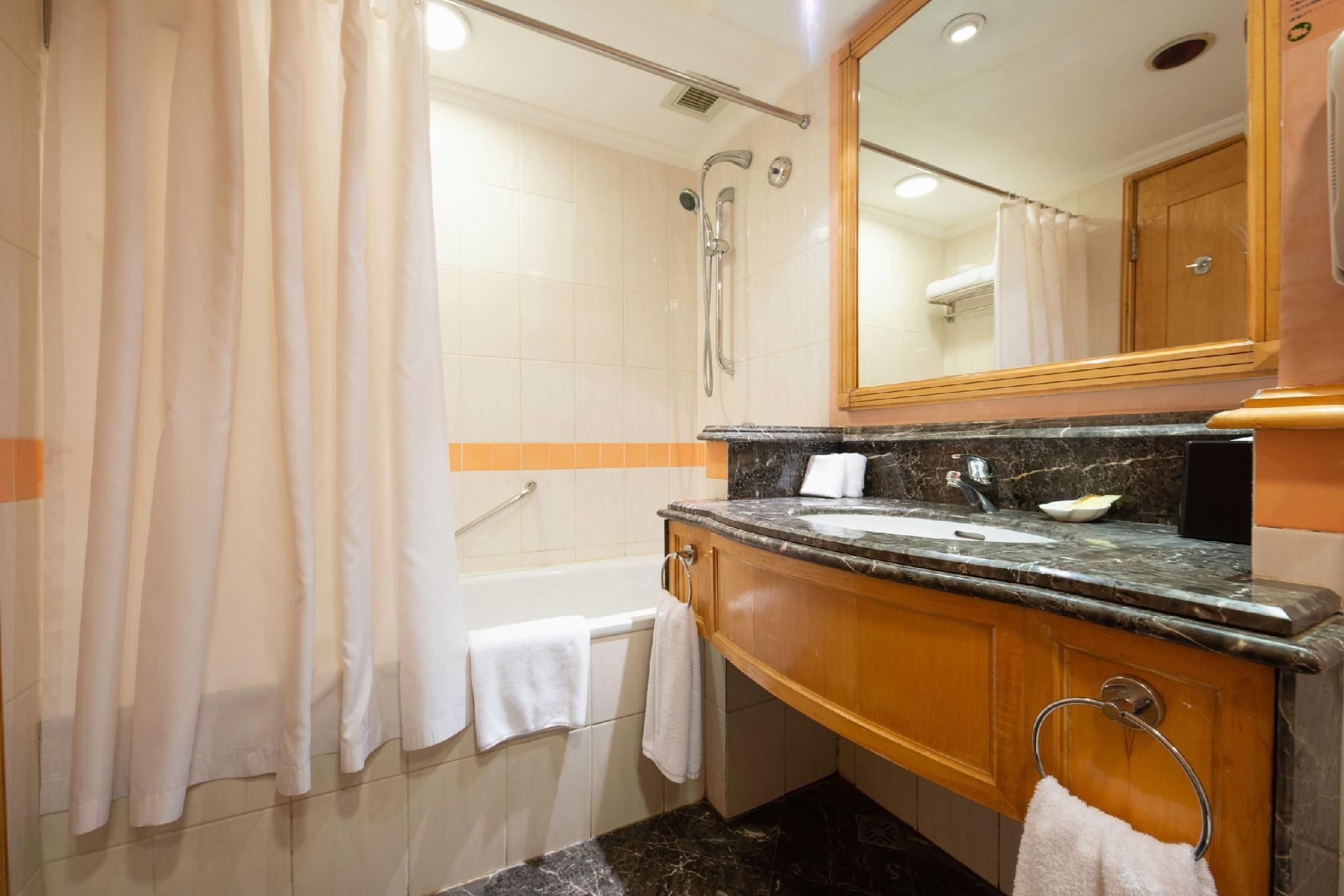 Grand Park Wuxi Executive Twin Room 3