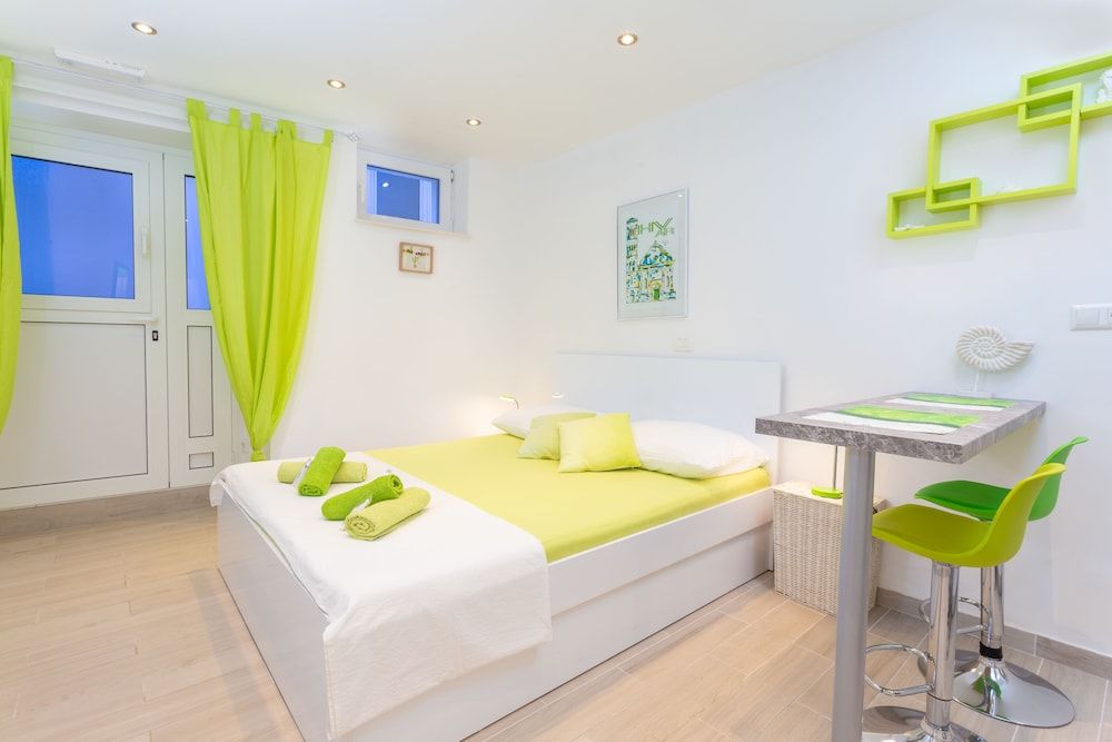 undefined Apartments Nona