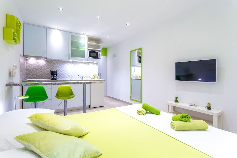 undefined Apartments Nona 8