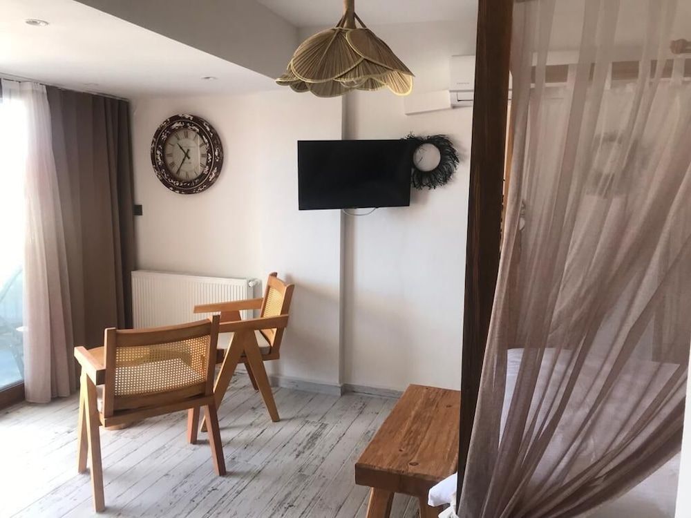 Fizzio Alacati Hotel 1. Kat Superior Oda Havuz Manzarali 8