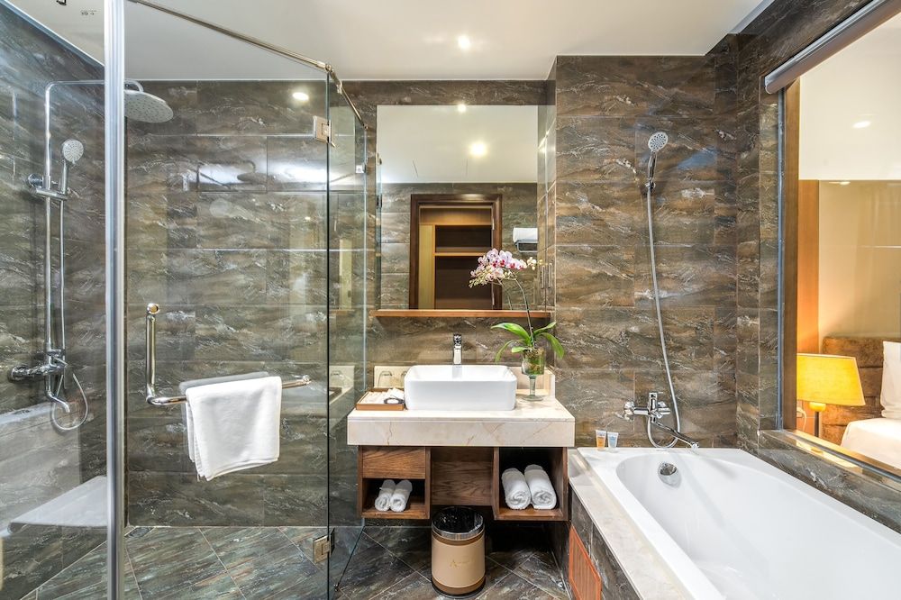 undefined Alan Sea Da Nang 10