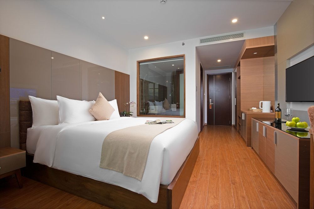 Alan Sea Da Nang Deluxe Double Room, Balcony, Bay View 3