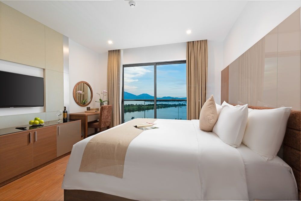 Alan Sea Da Nang Deluxe Double Room, Balcony, Bay View 2