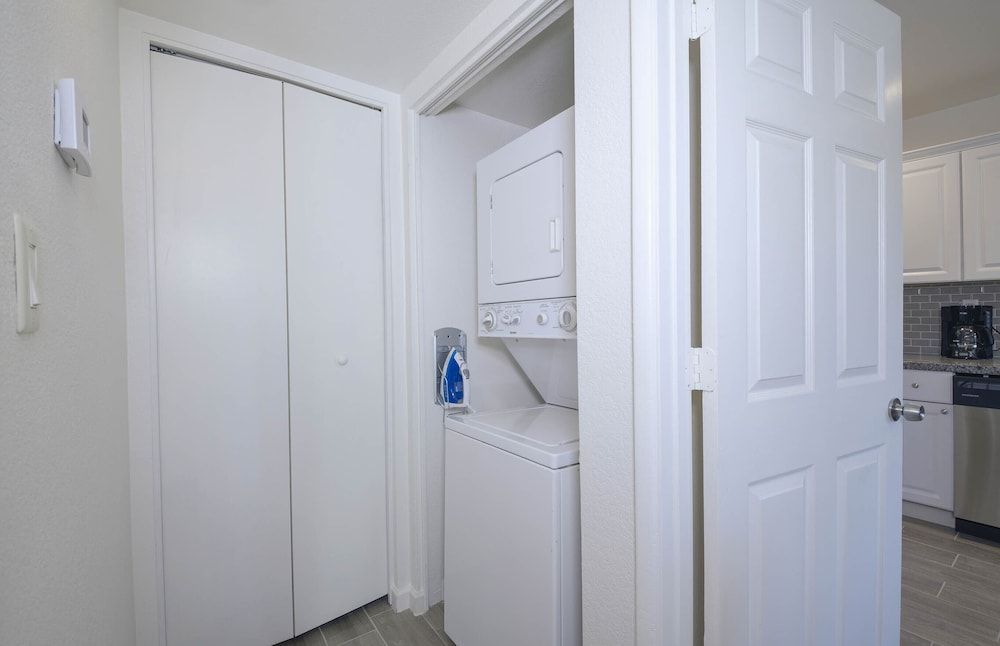 The Avenida Condominiums Grand Condo 4