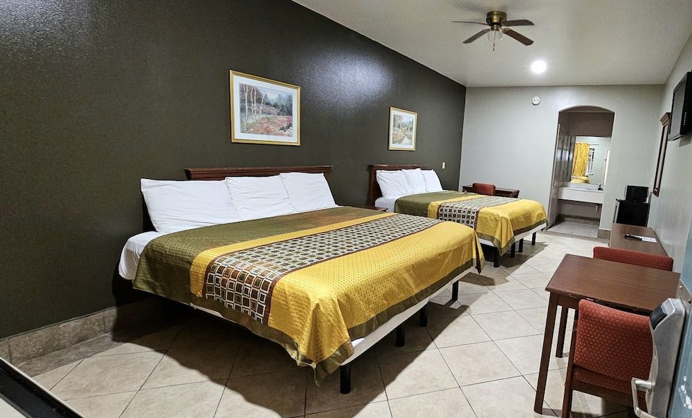 Texas Inn and Suites RGV Deluxe Room, 2 King Beds, Non Smoking, Refrigerator & Microwave 2