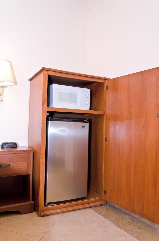 Texas Inn and Suites RGV Deluxe Room, 2 King Beds, Non Smoking, Refrigerator & Microwave 7