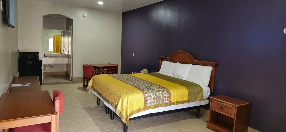 Texas Inn and Suites RGV Deluxe Room, 1 King Bed, Smoking, Refrigerator & Microwave