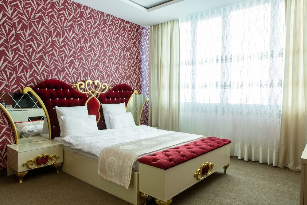 undefined Raymond Hotel