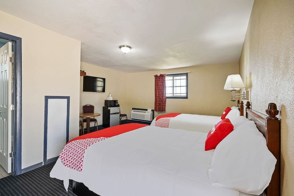 OYO Hotel Luling TX Downtown I-10/US-90 Room, 2 Queen Beds, Smoking 4