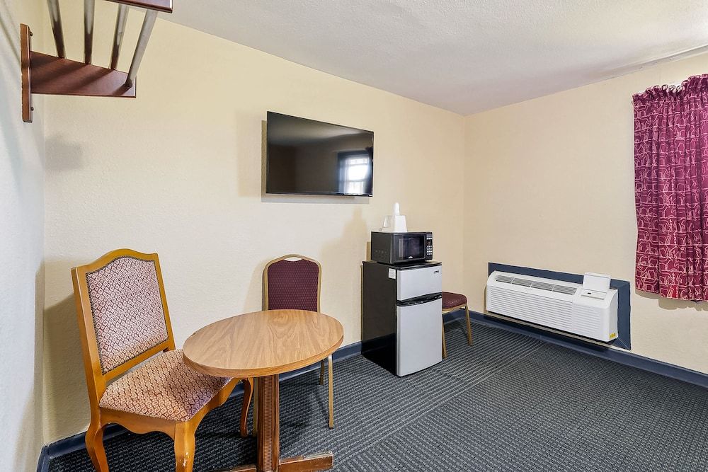 OYO Hotel Luling TX Downtown I-10/US-90 Room, 2 Queen Beds, Smoking 10