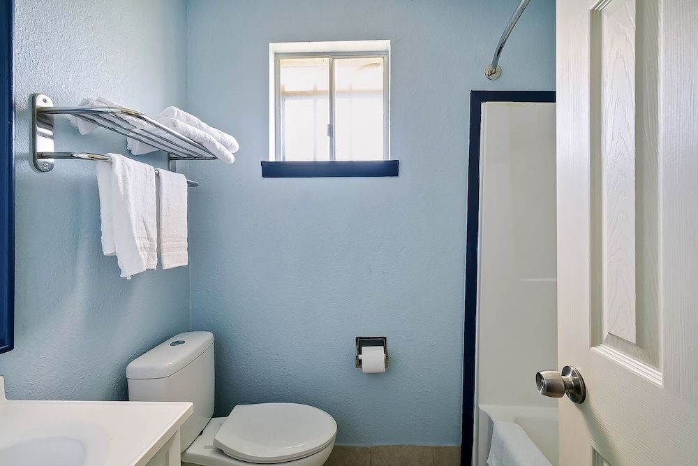 OYO Hotel Luling TX Downtown I-10/US-90 Room, 2 Queen Beds, Smoking 8