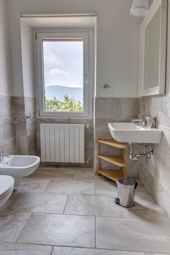 Essentia Guest House Junior Suite, Lake View 8