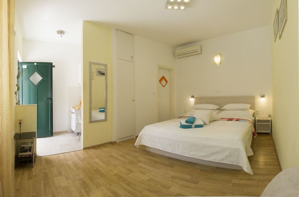 undefined Central Old Town Rooms 2