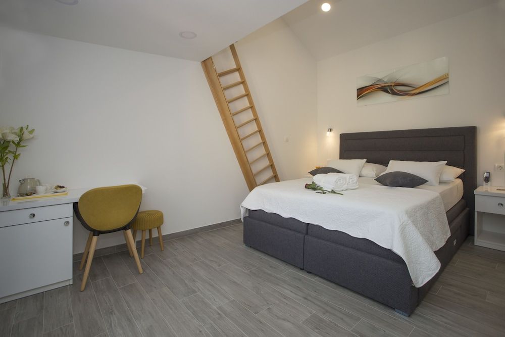 undefined Central Old Town Rooms 9