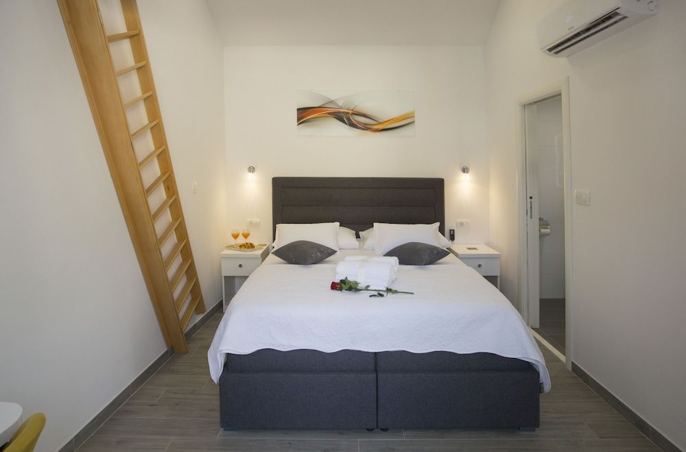 undefined Central Old Town Rooms 8