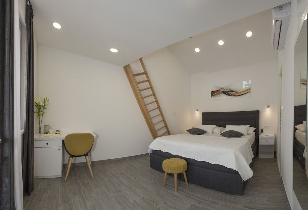 undefined Central Old Town Rooms 6