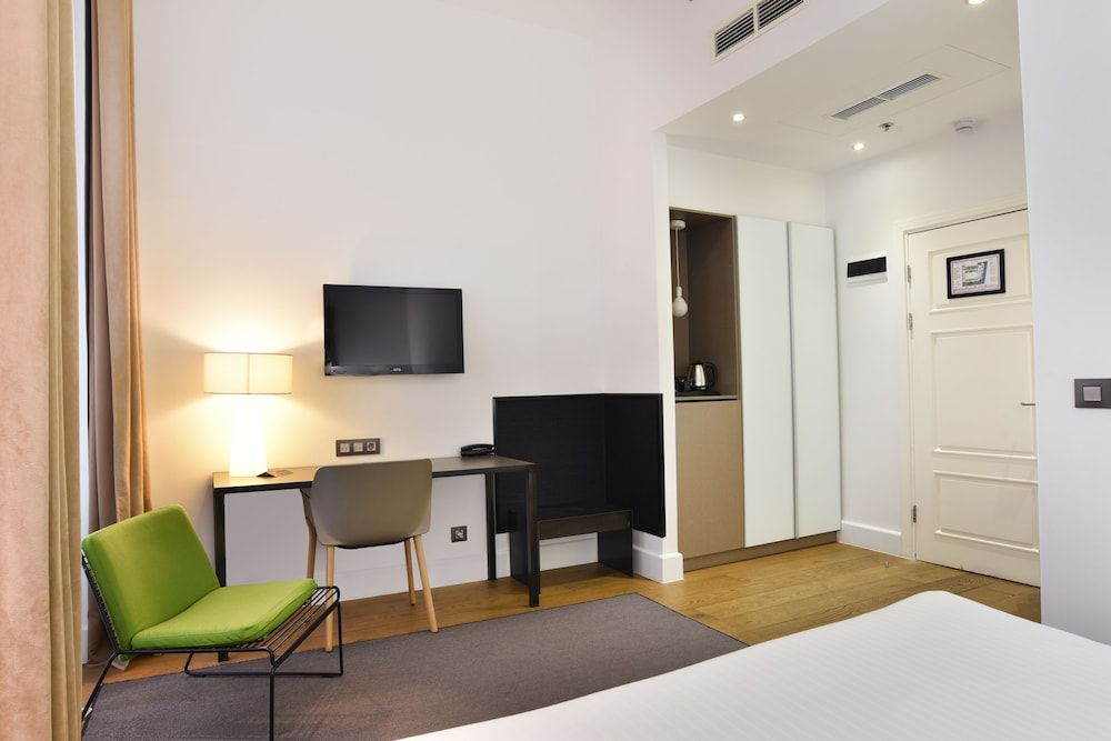 Hotel Zenit Budapest Palace Standard Double or Twin Room 9