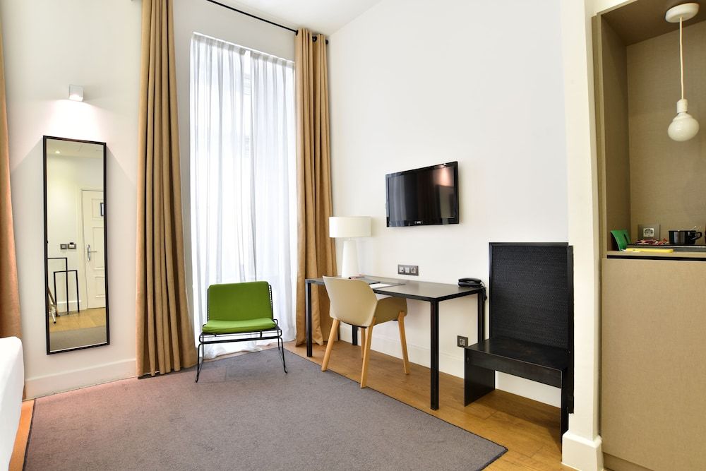 Hotel Zenit Budapest Palace Standard Double or Twin Room 8