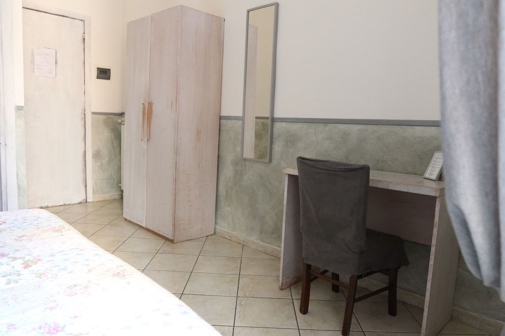 Guest House Relais Indipendenza. Double or Twin Room, Non Smoking (Room 3) 5